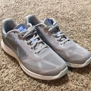 Nike Revolution 3 sz 8.5